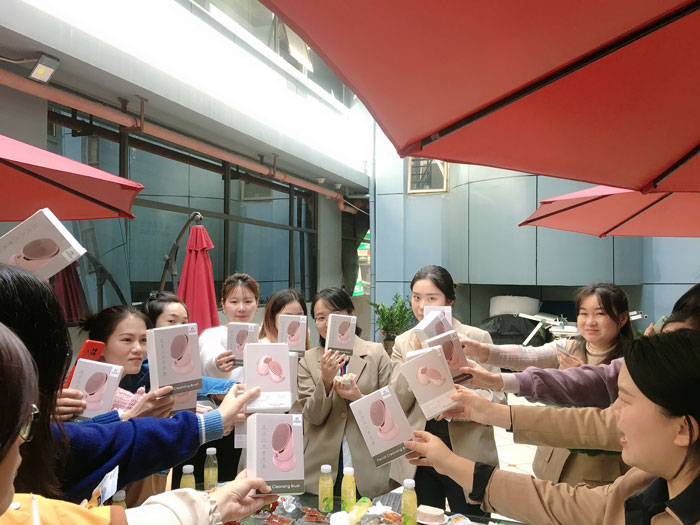 女神節(jié)快樂|有鮮花，有陽光，有愛的薩瑪瑞事業(yè)